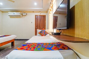 Egyptian cotton sheets, premium bedding, in-room safe, free WiFi - Fabhotel Slv Grand (Tirupati)