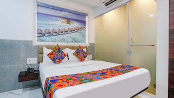 Deluxe Room | Egyptian cotton sheets, premium bedding, in-room safe, WiFi (free)