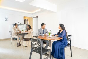 Restaurant - Fabhotel Saffron Inn I (Pune)