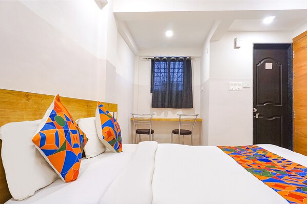 Egyptian cotton sheets, premium bedding, in-room safe, free WiFi