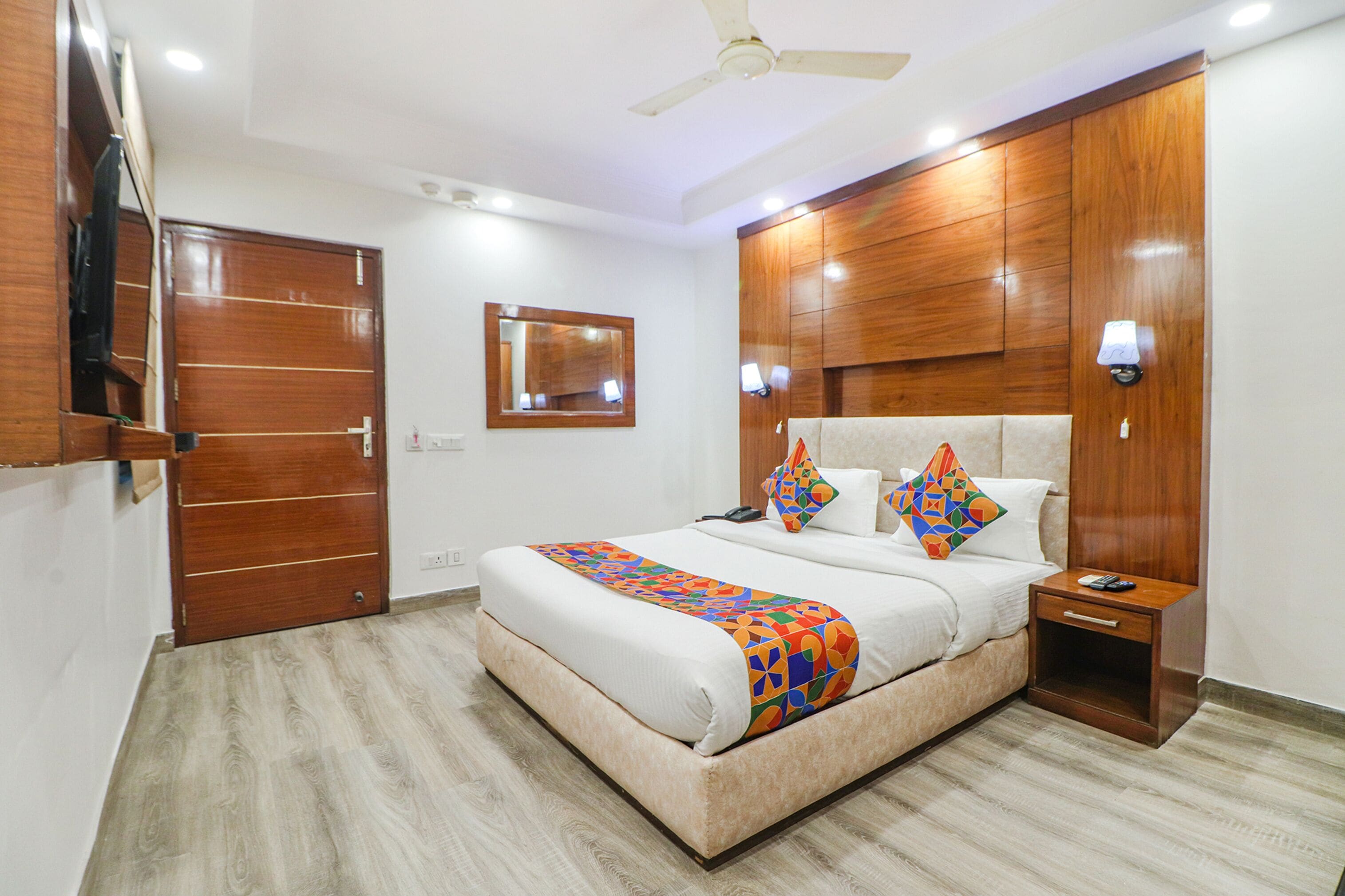 Egyptian cotton sheets, premium bedding, in-room safe, free WiFi