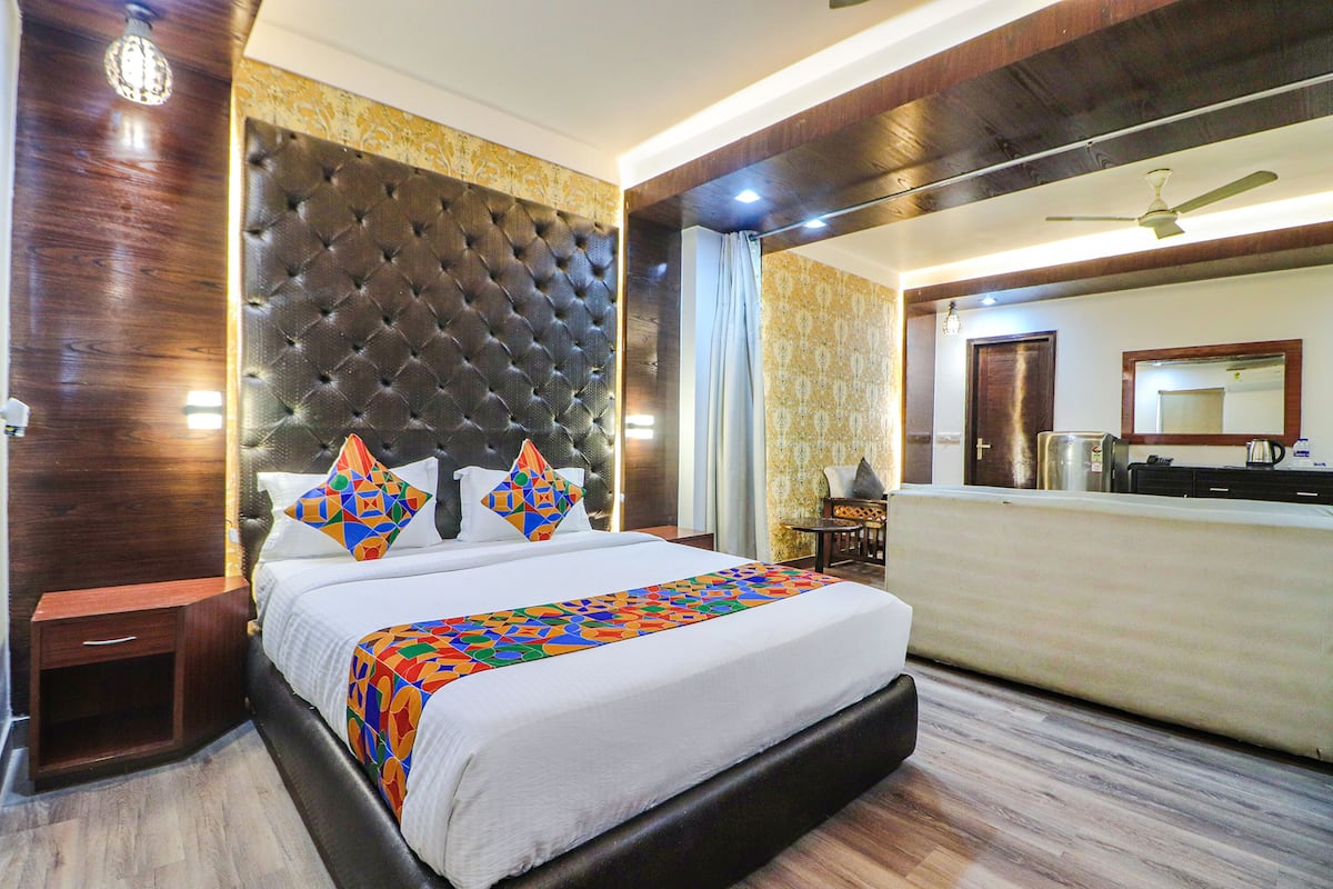 Kamar Deluks | Seprai katun Mesir, seprai premium, brankas, dan Wi-Fi gratis