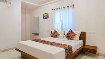 Egyptian cotton sheets, premium bedding, in-room safe, free WiFi