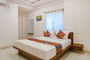 Egyptian cotton sheets, premium bedding, in-room safe, free WiFi