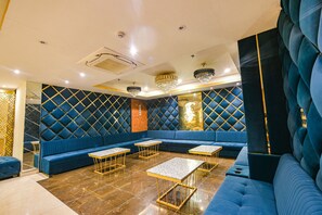 Lobby sitting area - Fabhotel Prime Blest Park (New Delhi)