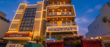 المنشأة من الخارج