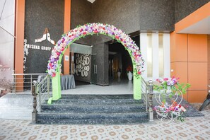 Property entrance - Fabhotel Prime Krishna Inn Resort (Ratu)