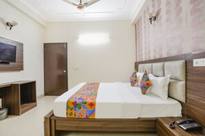 Egyptian cotton sheets, premium bedding, in-room safe, free WiFi