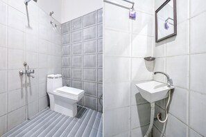 Deluxe Room | Bathroom