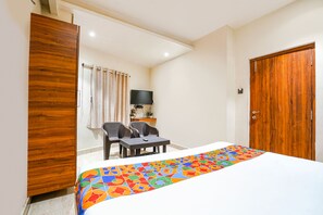 Egyptian cotton sheets, premium bedding, in-room safe, desk - Fabhotel Vennela Inn (Visakhapatnam)