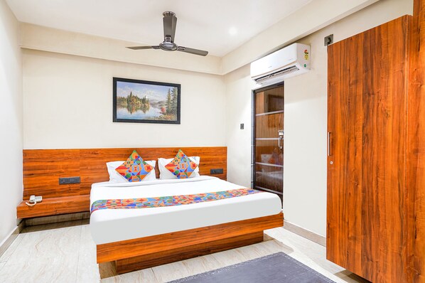 Deluxe Room | Egyptian cotton sheets, premium bedding, in-room safe, desk - Fabhotel Vennela Inn (Visakhapatnam)