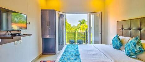 Egyptian cotton sheets, premium bedding, in-room safe, free WiFi