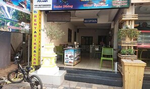 Property entrance - Fabexpress Balaji Inn (Calangute)