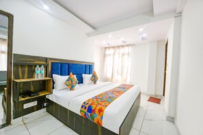 Egyptian cotton sheets, premium bedding, soundproofing, free WiFi - Fabhotel Beer Castle (Theog)