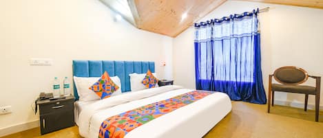 Egyptian cotton sheets, premium bedding, soundproofing, free WiFi