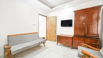 Egyptian cotton sheets, premium bedding, soundproofing, free WiFi