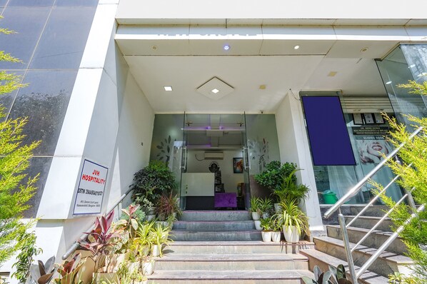 Property entrance - Fabhotel Jvh (Bengaluru)