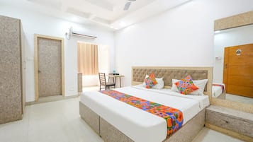 Egyptian cotton sheets, premium bedding, in-room safe, free WiFi