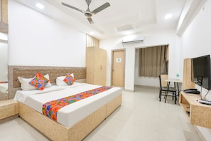 Egyptian cotton sheets, premium bedding, in-room safe, free WiFi - FabHotel Upstream Sarjapur (Bengaluru)