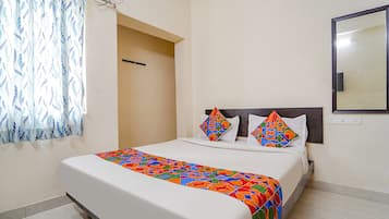 Egyptian cotton sheets, premium bedding, in-room safe, free WiFi