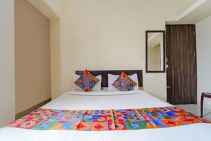 Egyptian cotton sheets, premium bedding, in-room safe, free WiFi - Fabexpress Vangal Nest (Coimbatore)