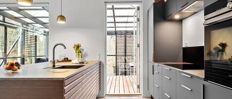 Køleskab, opvaskemaskine, kaffe-/temaskine