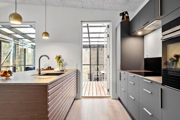 Fridge, dishwasher, coffee/tea maker