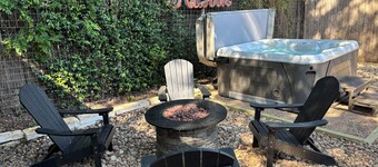 Barton Hills Home + Two Hot Tubs - Magdalena!