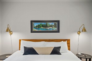 4 bedrooms, iron/ironing board, free WiFi, bed sheets - Barton Hills Hideaway + Two Hot Tubs - Magdalena! (Austin)