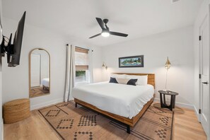 2 slaapkamers, een strijkplank/strijkijzer, gratis wifi, beddengoed