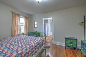 2 bedrooms, desk, iron/ironing board, free WiFi