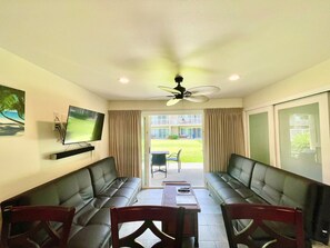 TV, ping pong - Delightful Oceanfront Condo! 2BR (Kapaʻa)