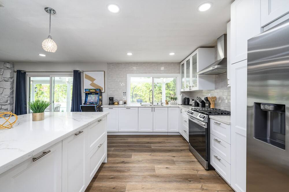Resort Style Living w\/ Pool & Arcade Near Disney