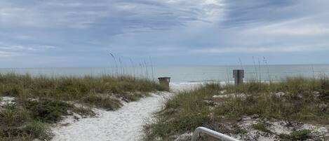 Liegestühle, Strandtücher