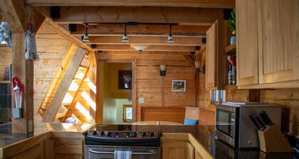 Cozy Rustic Mountain Cabin | Breathtaking Views