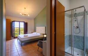 9 bedrooms, travel cot, free WiFi - Casa La Tana Della Lepre (Cingoli)