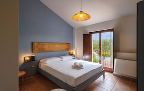 9 bedrooms, travel crib, free WiFi