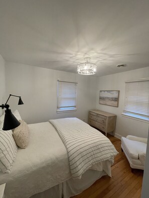 2 عدّة غرف نوم ومكواة/لوح كي وواي فاي مجانًا وملاءات أسرّة