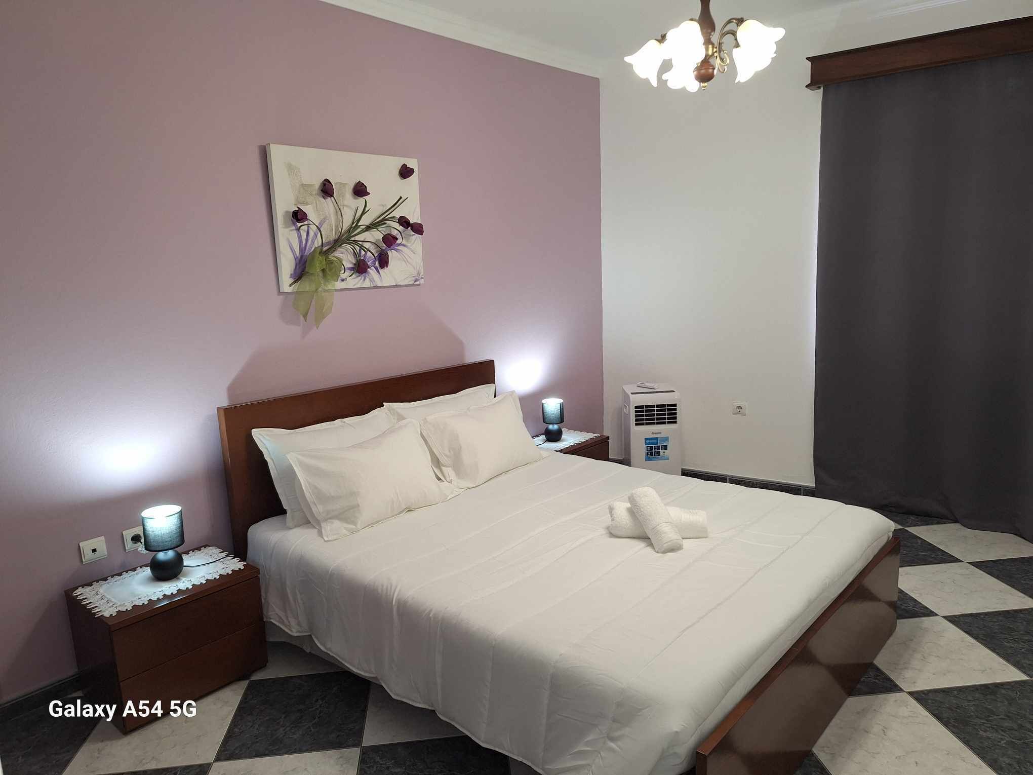 2 habitaciones, tabla de planchar con plancha, wifi y ropa de cama 