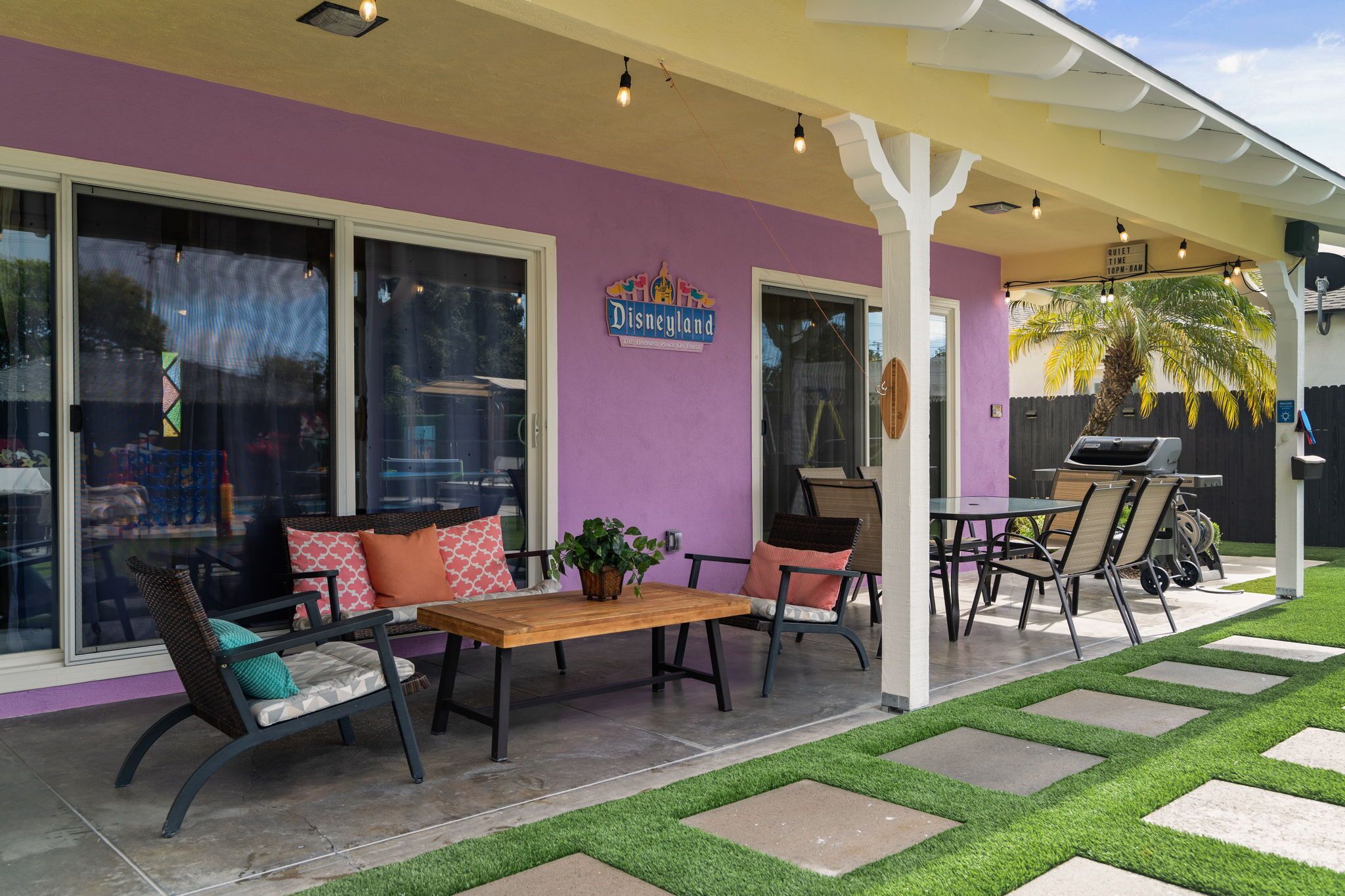 屋外ダイニングエリア