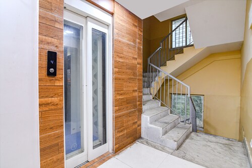 Fabhotel White House I
