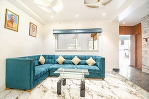 Coin salon dans le hall