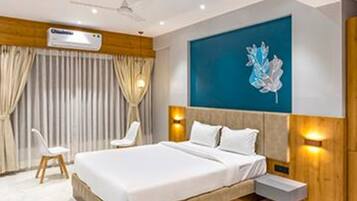 Egyptian cotton sheets, premium bedding, in-room safe, free WiFi
