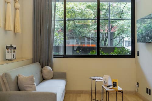 Deluxe Apartment, 1 Bedroom | Living room