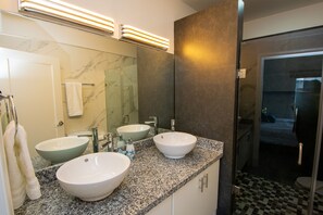 Douche, serviettes fournies