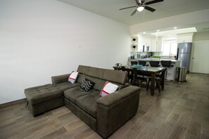 TV - Residence 35 (4 Bed 3.5 Bath By FMI Rentals) (Puerto Peñasco)