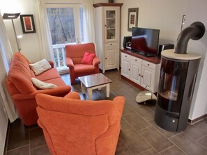 Fernseher, DVD-Player, Stereoanlage