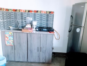 Fridge, coffee/tea maker, blender, coffee grinder - Acogedor Apartamento Para 4 Personas Bien Ubicado (Cali)