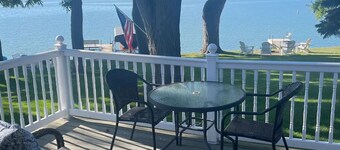 Cozy lakeside retreat with private pier and lakeside fire pit on Fox Lake!