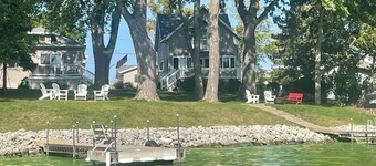 Cozy lakeside retreat with private pier and lakeside fire pit on Fox Lake!